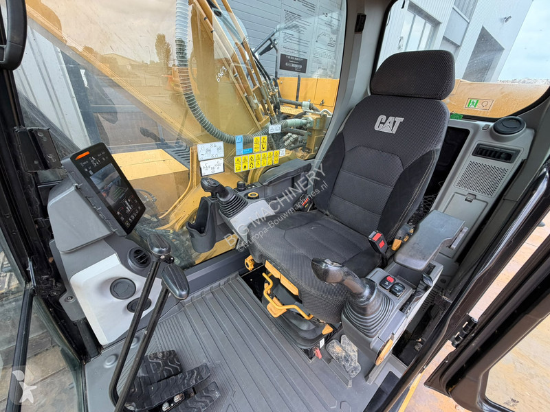 Lopatový nakládač Caterpillar 07A