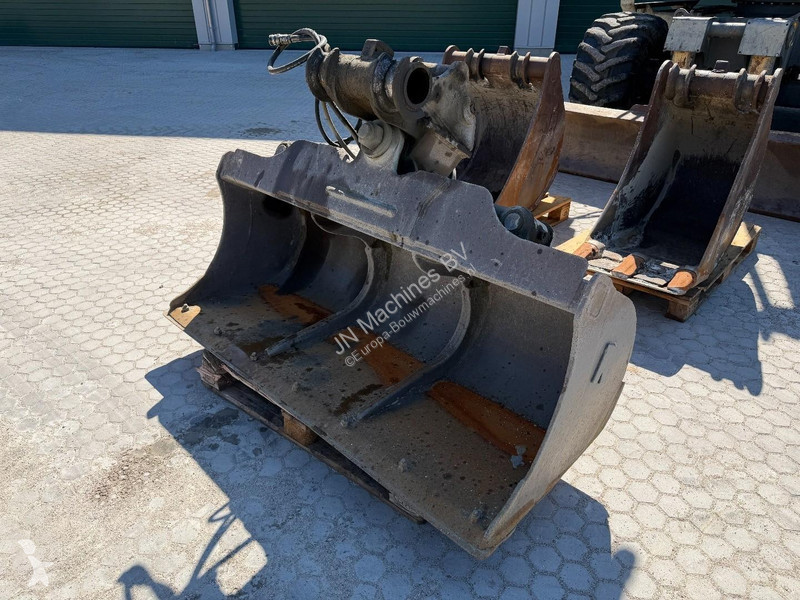 Lopatový nakládač Liebherr A Compact Outriggers...