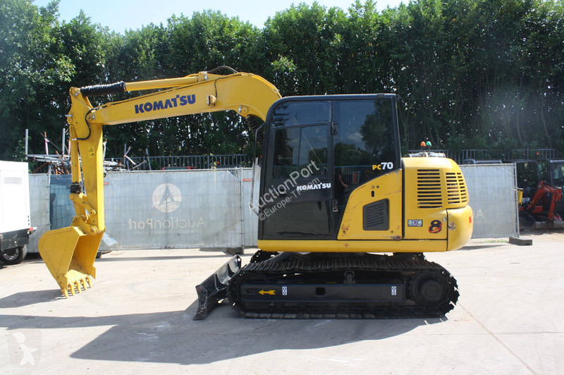 جرافة Komatsu PC70-8