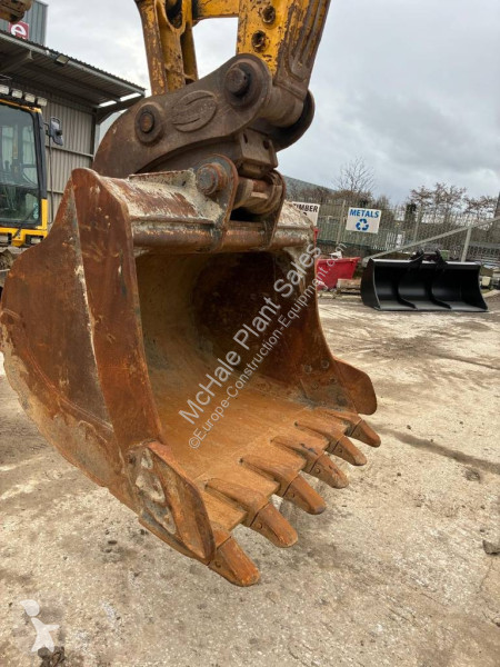 جرافة Komatsu LC10