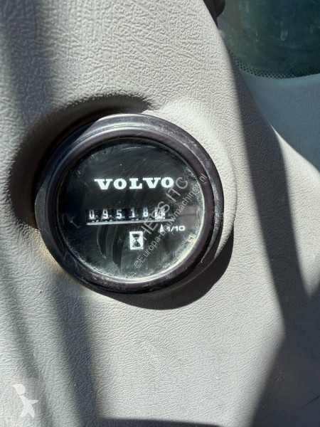 جرافة Volvo 220 E 220 - 180 -
