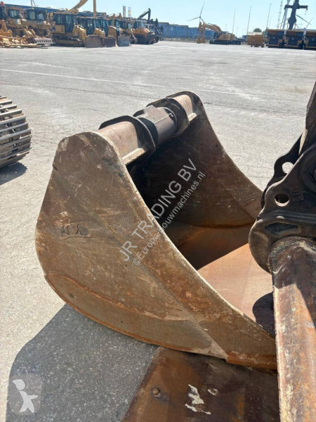 جرافة Volvo EC220ENL (Two Buckets)