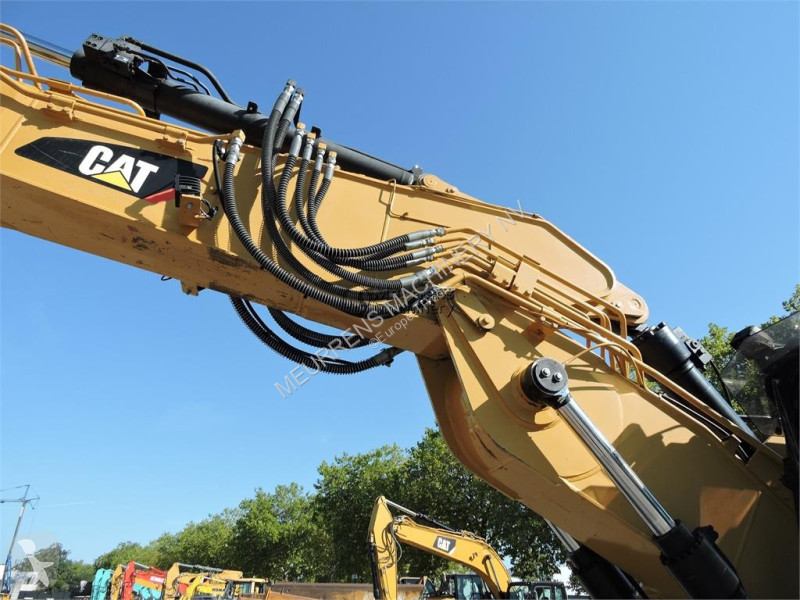 جرافة Caterpillar L