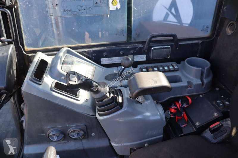 Lopatový nakládač Yanmar VIO50-6B
