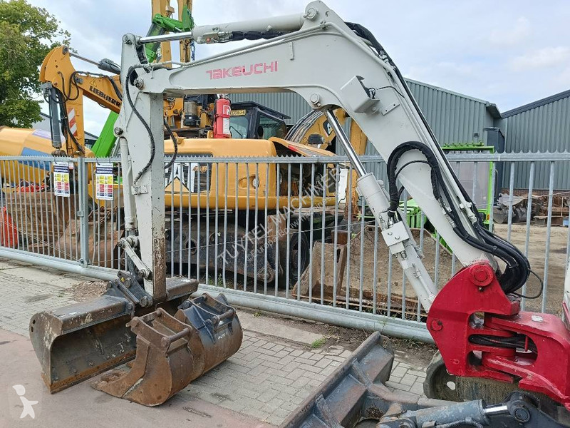 Excavator Takeuchi 5 ton rups graafmachine...