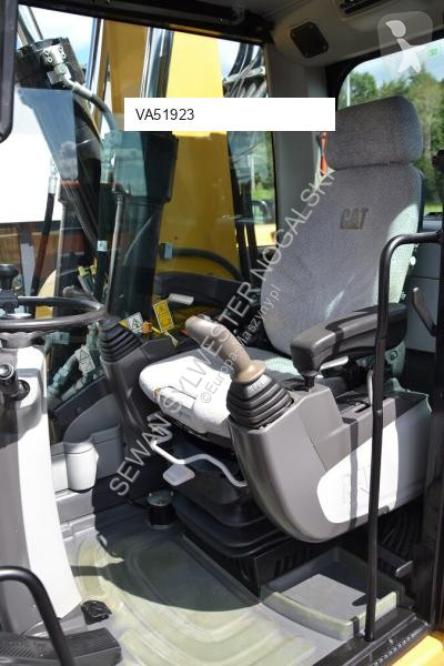 Lopatový nakládač Caterpillar 318 D