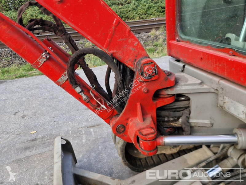 Багер Volvo ECR25D