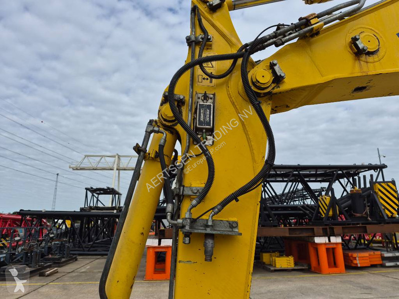 Экскаватор Komatsu MR8