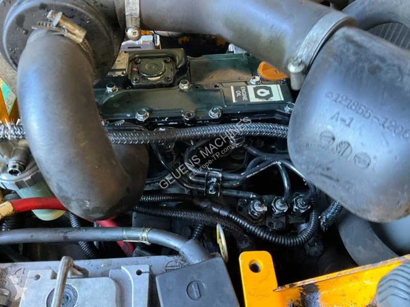 Экскаватор Komatsu MR8