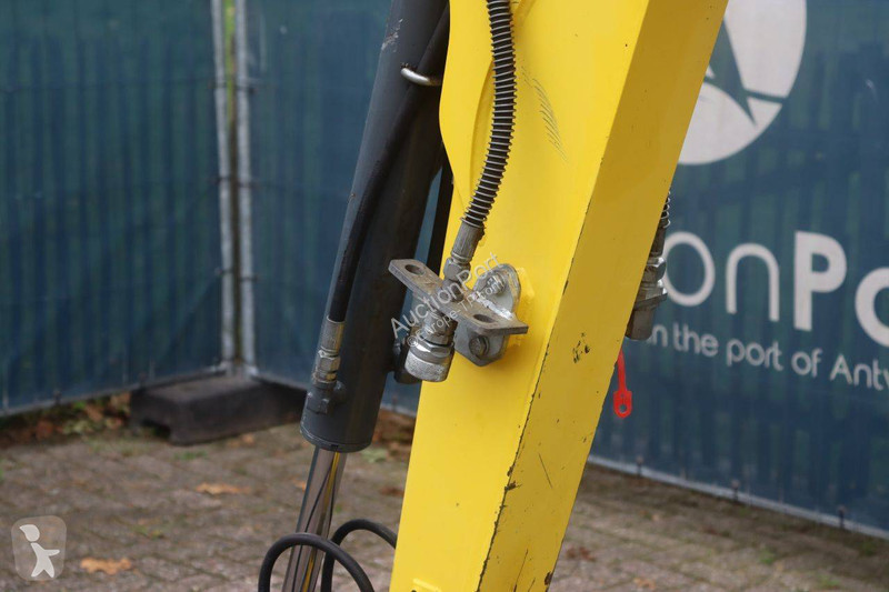 جرافة Neuson EZ26