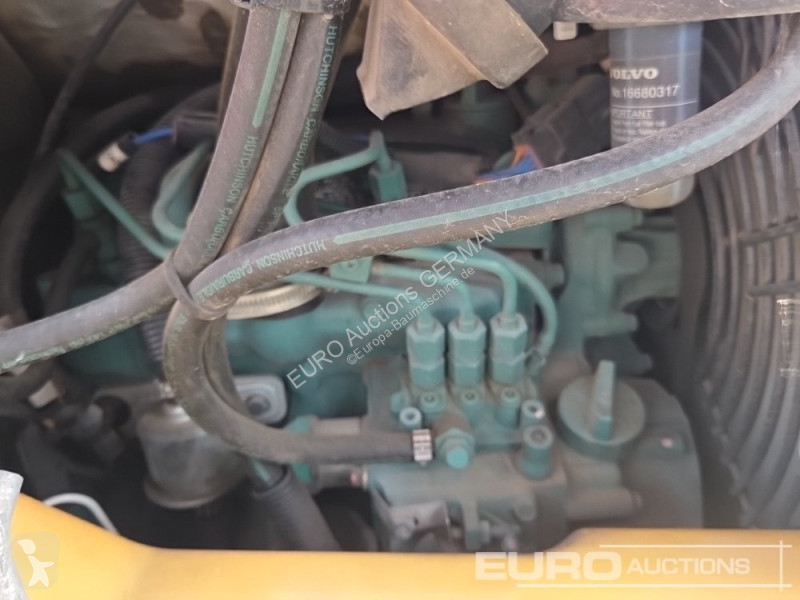 جرافة Volvo ECR25D