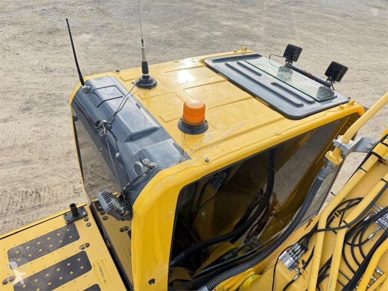 جرافة Komatsu LC8