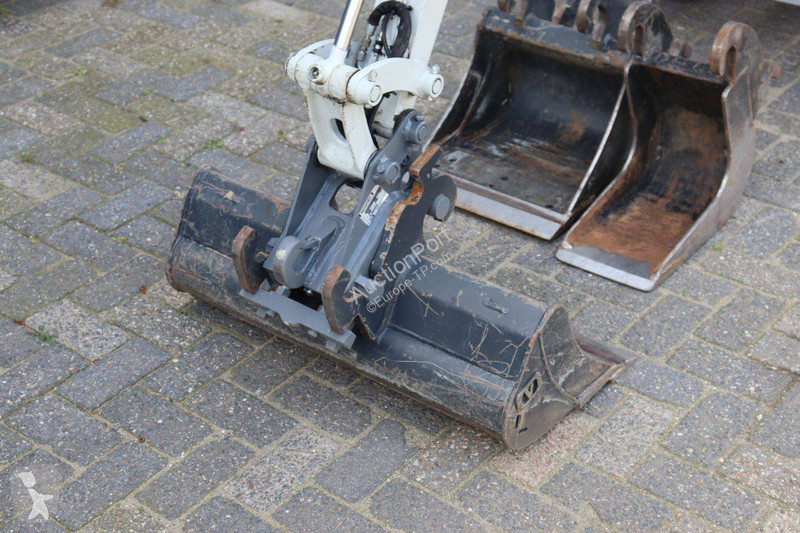 Skovel Takeuchi TB210R