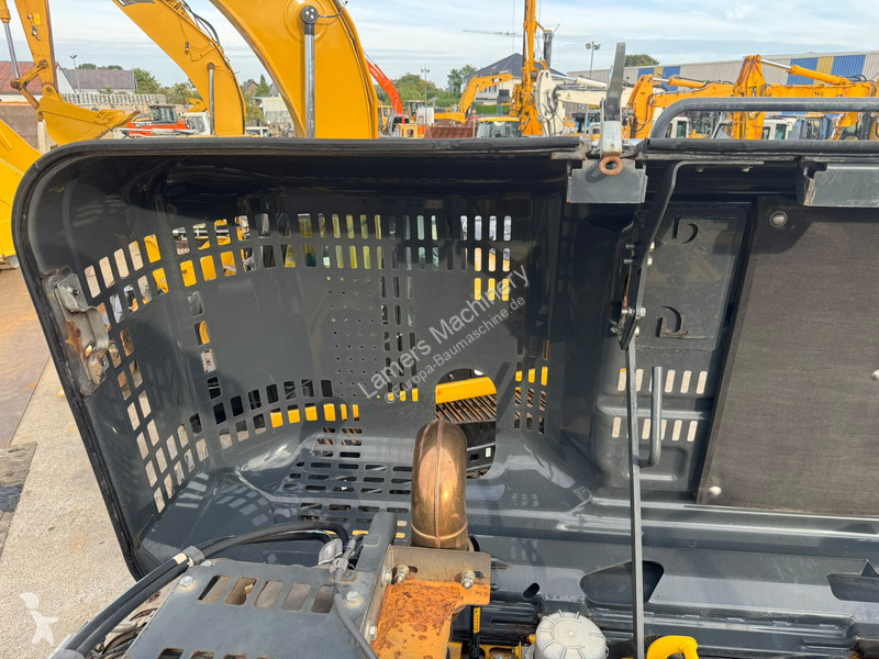 Escavadora Komatsu PC210 LC11