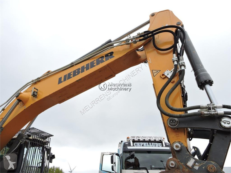 Багер Liebherr
