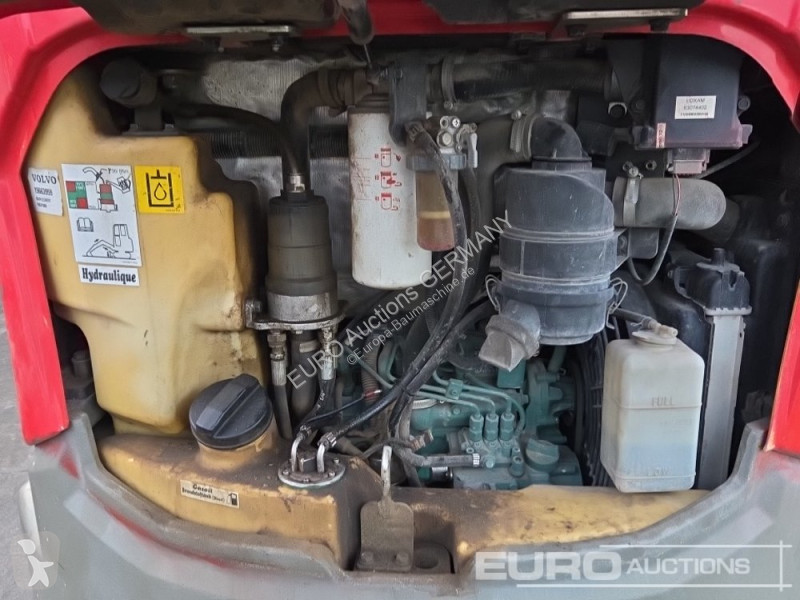 Багер Volvo ECR25D