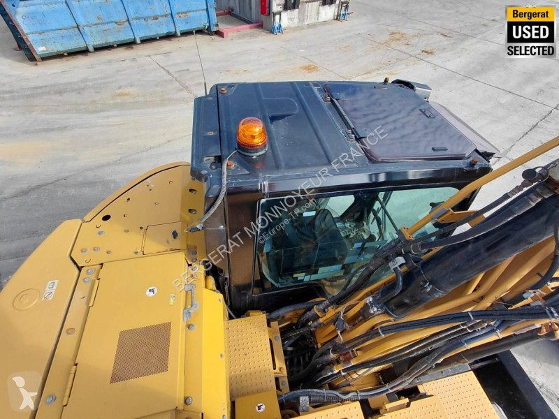 Багер Caterpillar