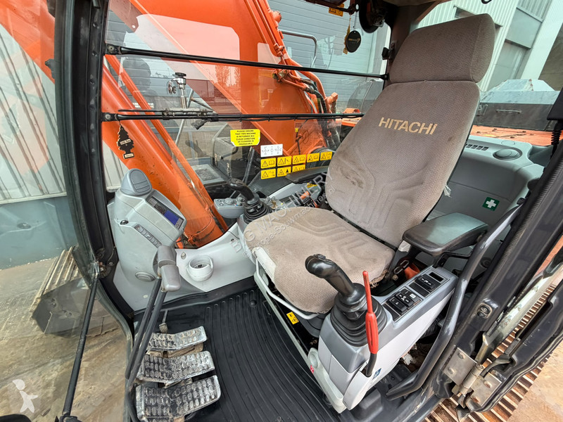 جرافة Hitachi LC-6