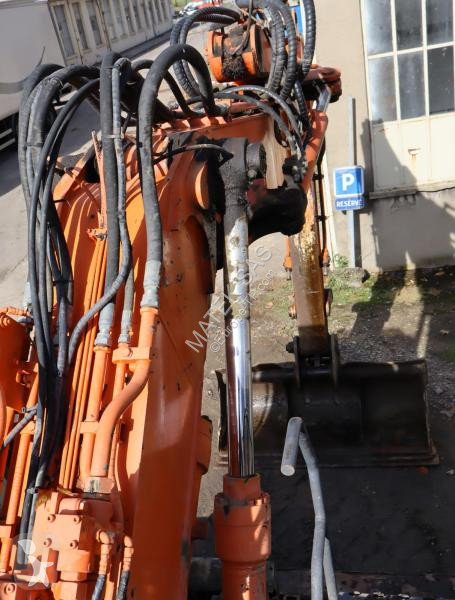 Багер Hitachi