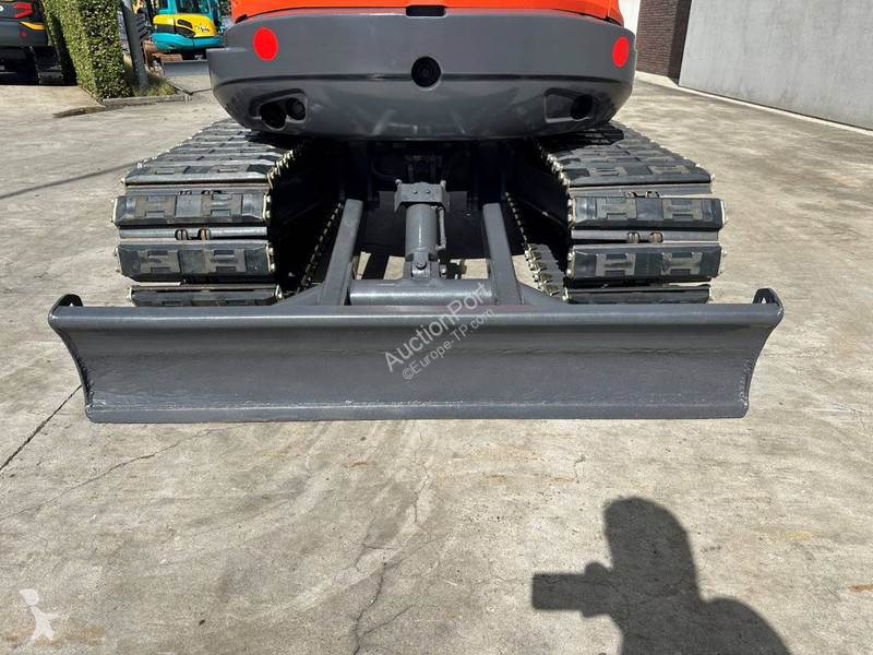Escavadora Kubota SZ
