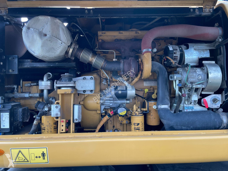 Excavator Caterpillar D - CE