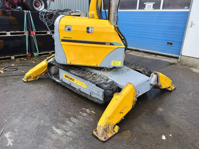 Skovl Brokk 330 remote demolition robot sloop...