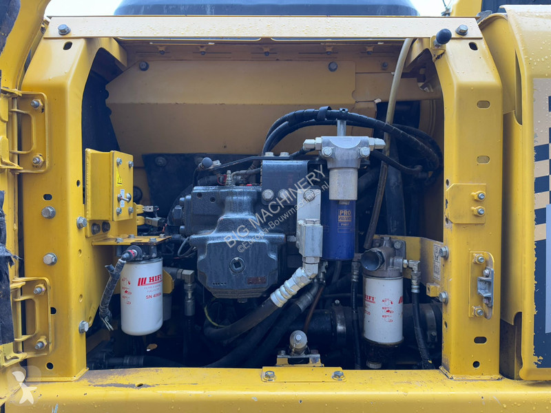 Lopatový nakládač Komatsu HB215LC-1 HB