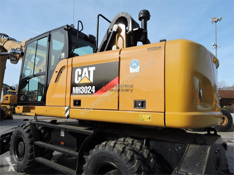 Lopatový nakládač Caterpillar MH3024