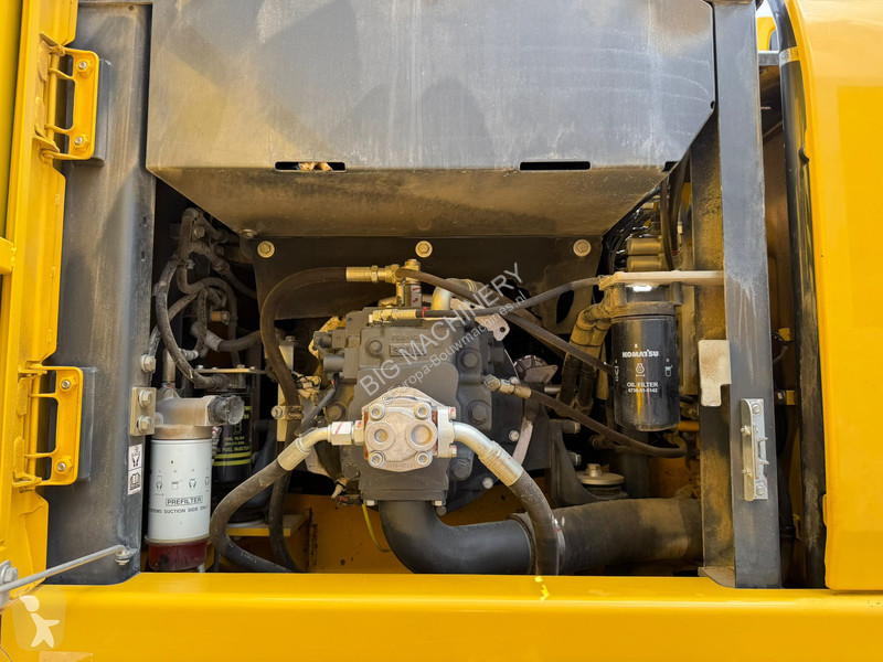 Excavator Komatsu -11