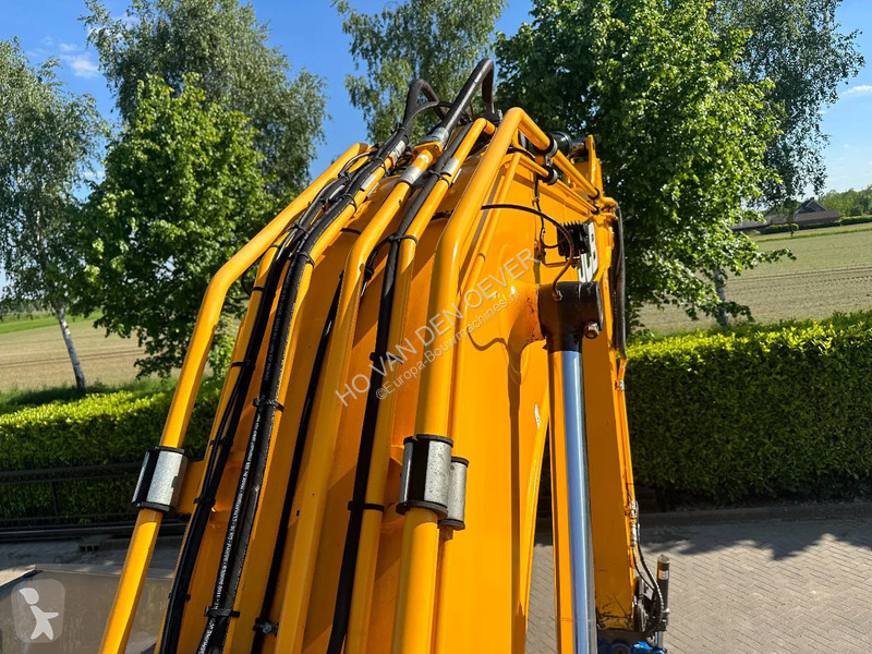 Excavator JCB