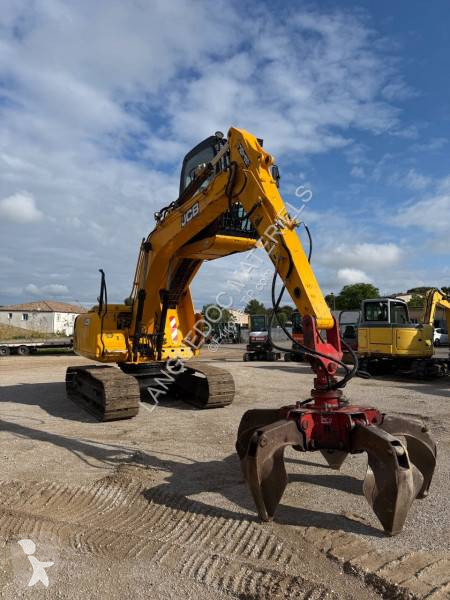 Excavator JCB
