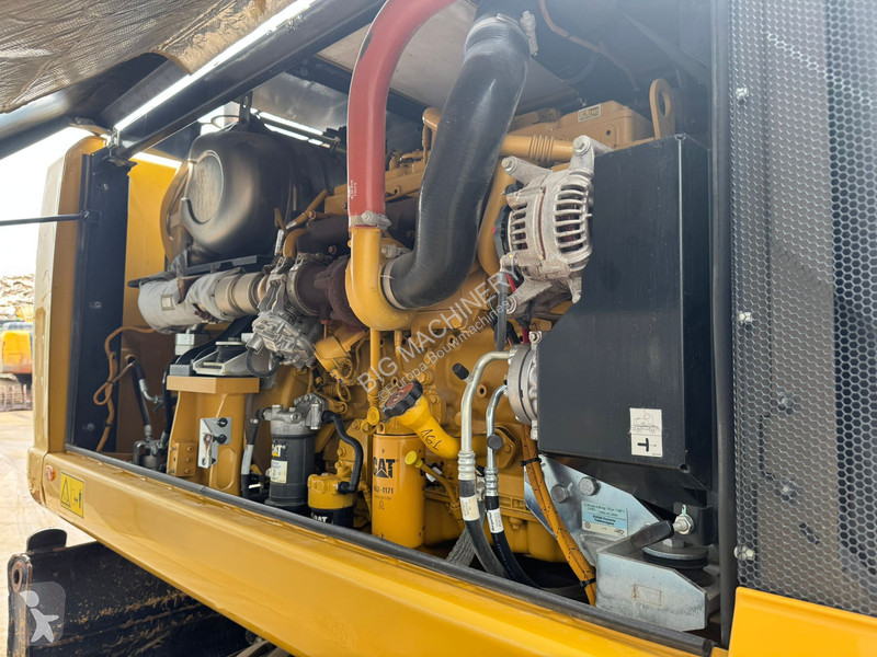 Excavator Caterpillar MF