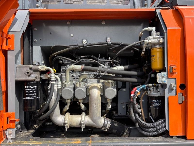 Escavadora Hitachi LC-6