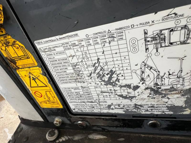 جرافة Takeuchi TB21JR