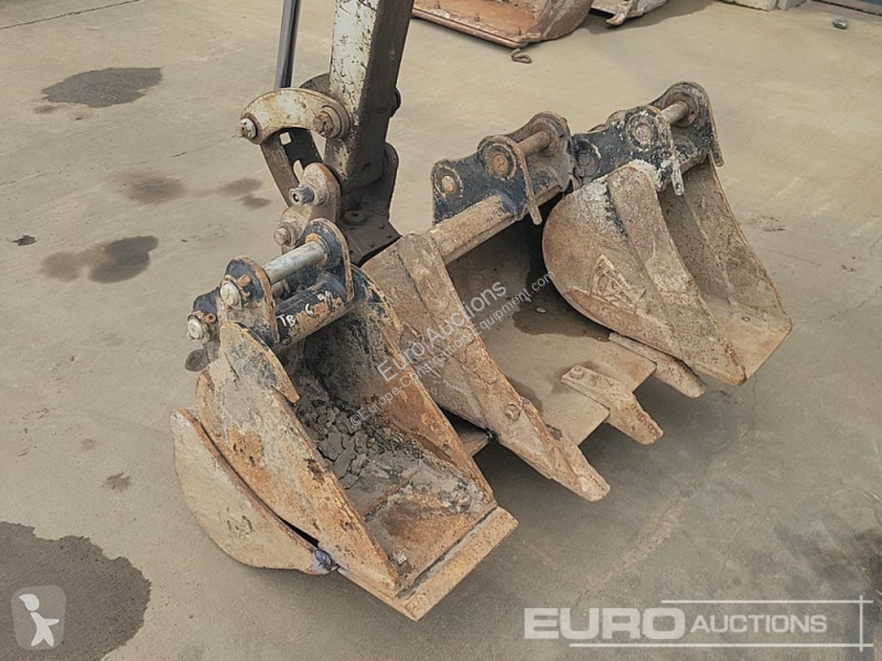 جرافة Takeuchi TB216