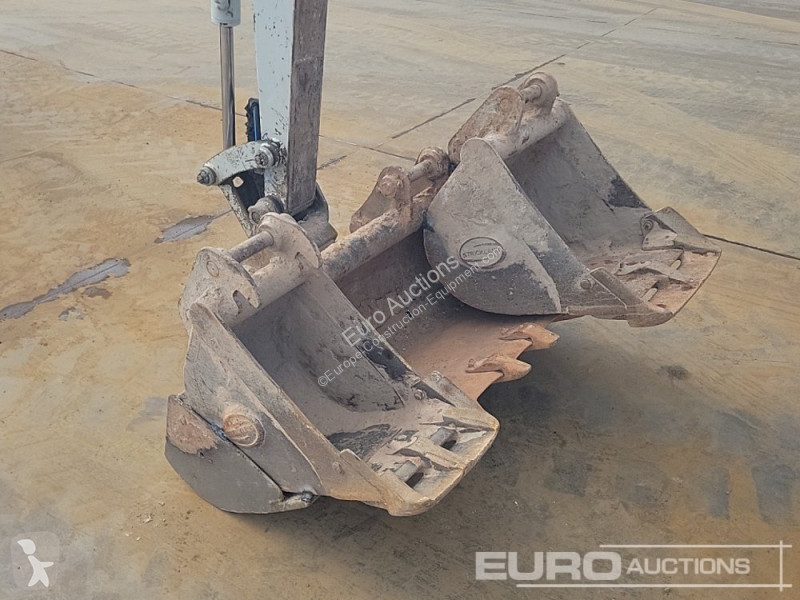 Escavadora Takeuchi 0
