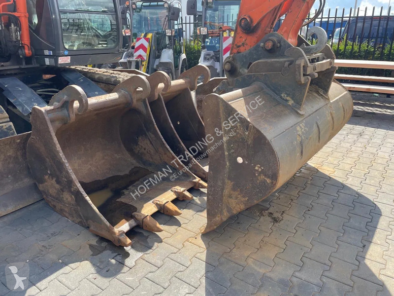 Excavadora Hitachi -3