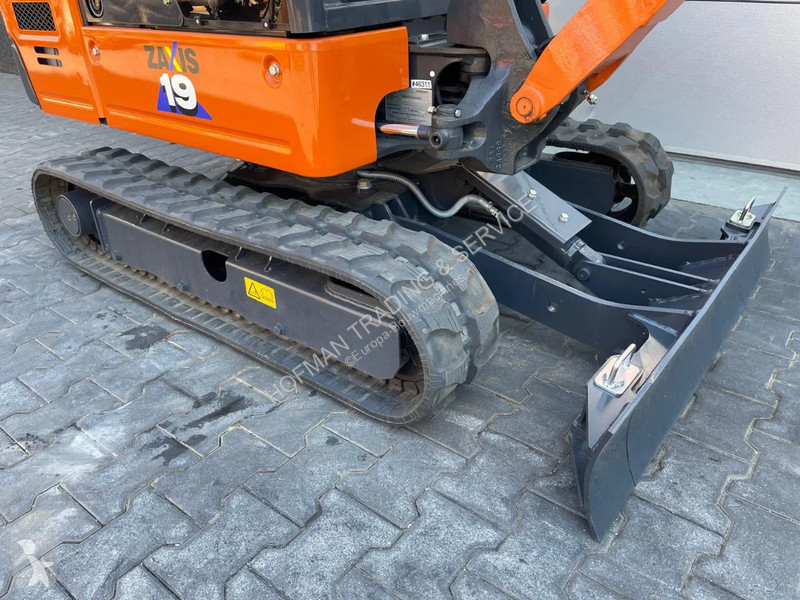 Escavadora Hitachi ZX19-6