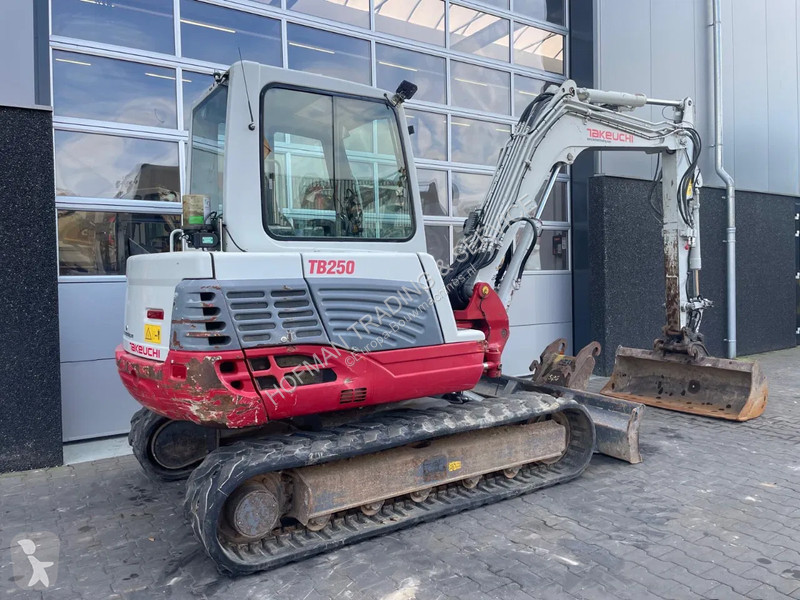 Excavadora Takeuchi