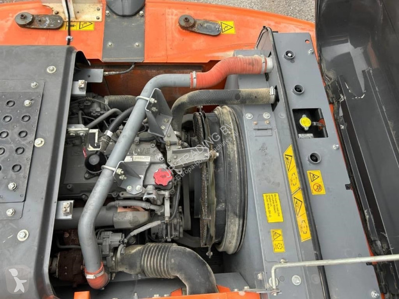 Lopatový nakládač Hitachi ZX220W-5B