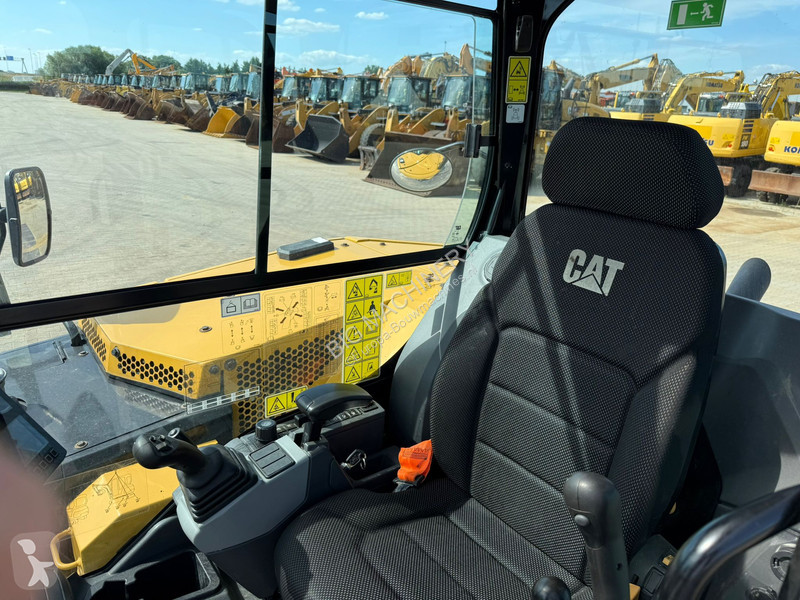 Excavator Caterpillar R