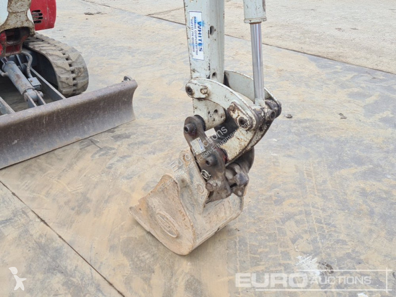 Escavadora Takeuchi TB216