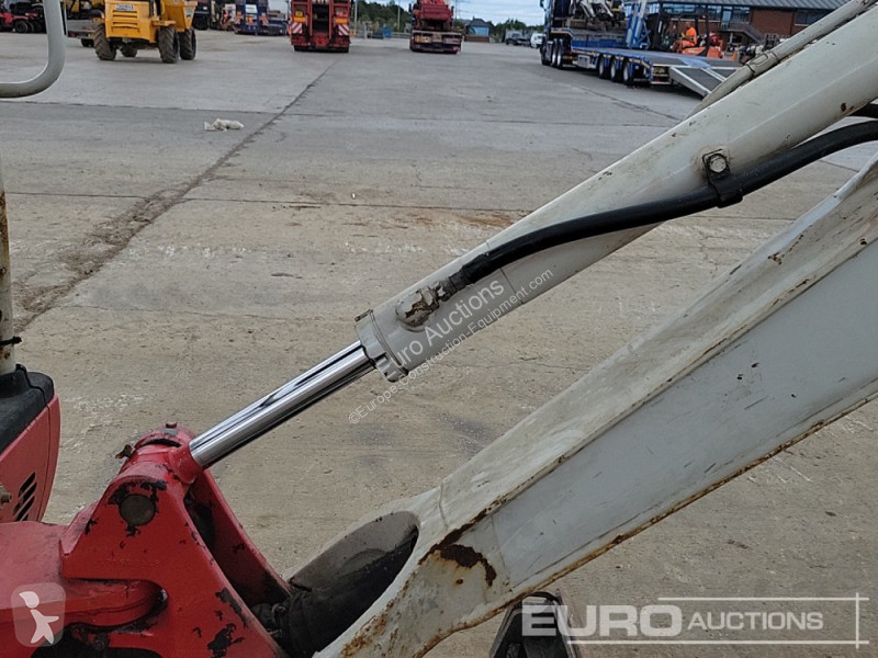 Escavadora Takeuchi TB216