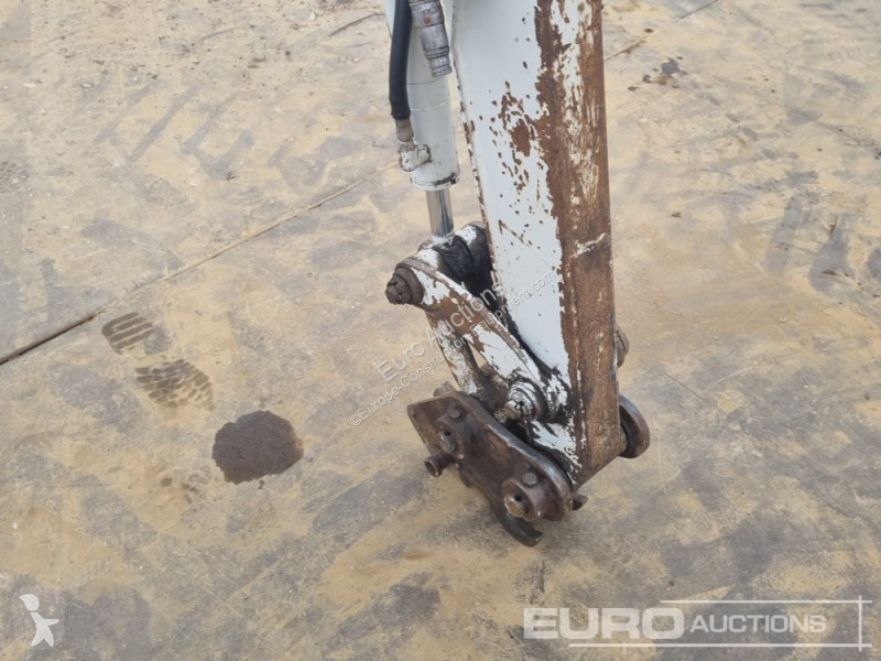 Escavadora Takeuchi TB216