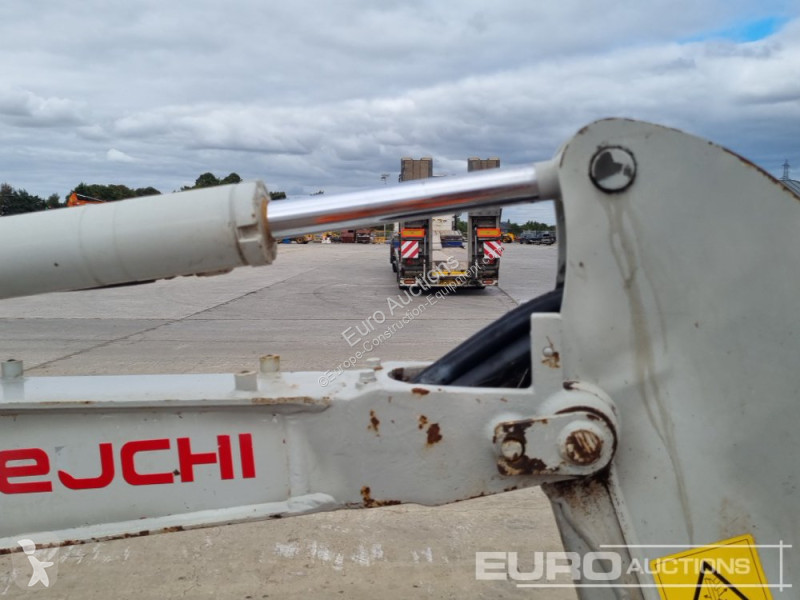 Escavadora Takeuchi TB216