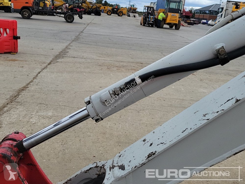 Escavadora Takeuchi TB216