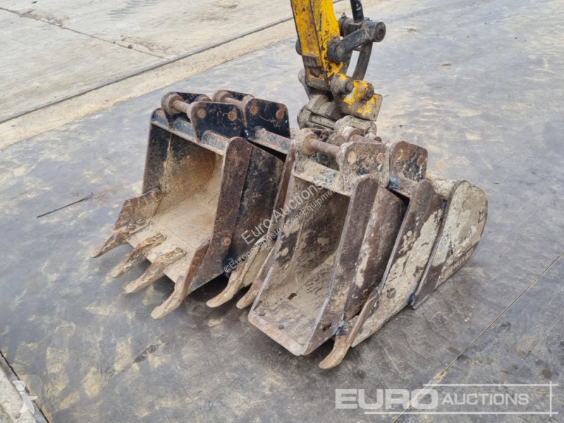 جرافة JCB 8026 CTS