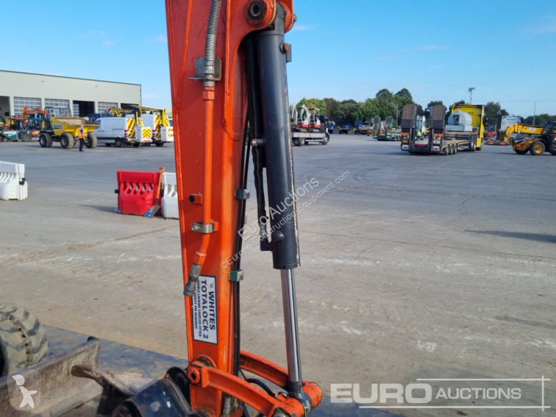 Lopatový nakládač Kubota KX037-4