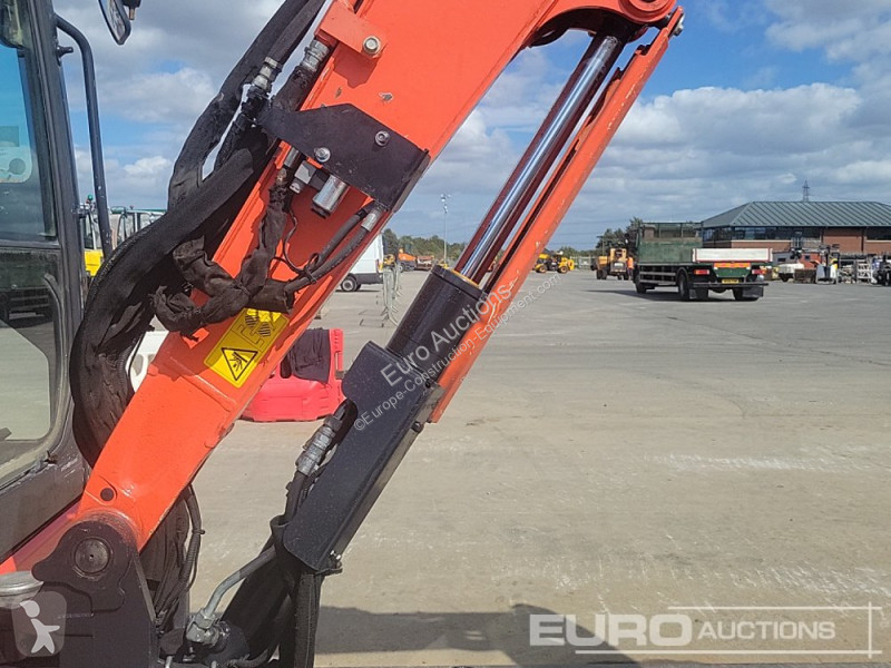 Lopatový nakládač Kubota U36-4