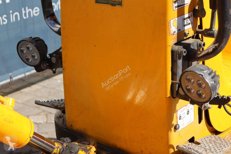 جرافة JCB